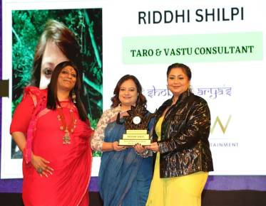 Riddhe Sshilpi Receiving Award