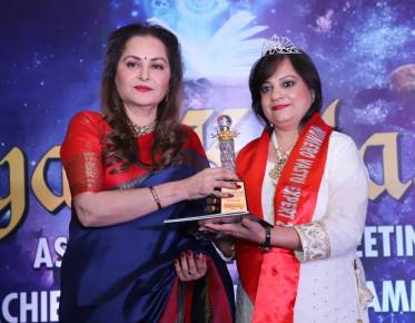 Riddhe Sshilpi Receiving Award